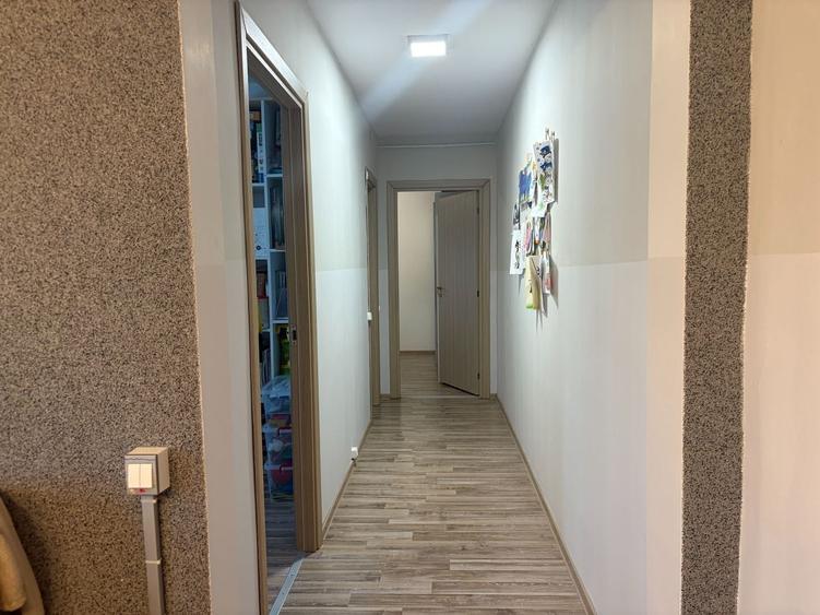 Apartament cu 3 camere semidecomandat, mobilat în Alexandru Obregia