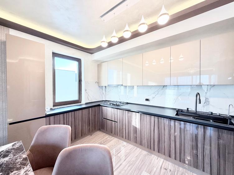 Apartament cu 4 camere în Tractorul