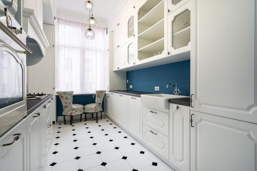 Apartament cu 5 camere decomandat, mobilat în Regina Elisabeta