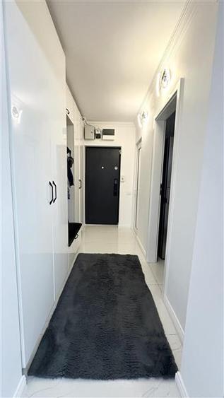 Apartament cu 4 camere semidecomandat, mobilat în Tomis Nord