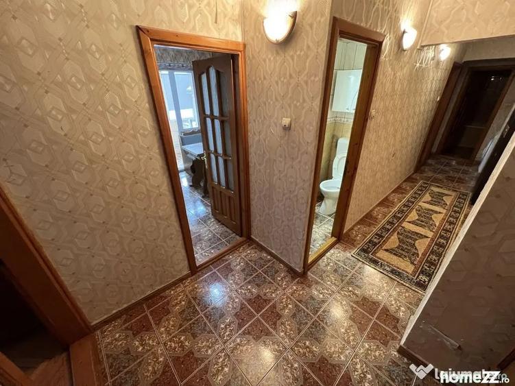 Apartament cu 3 camere decomandat în Casa de Cultură