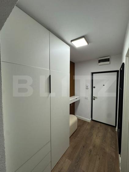 Apartament cu 3 camere semidecomandat, mobilat în Central