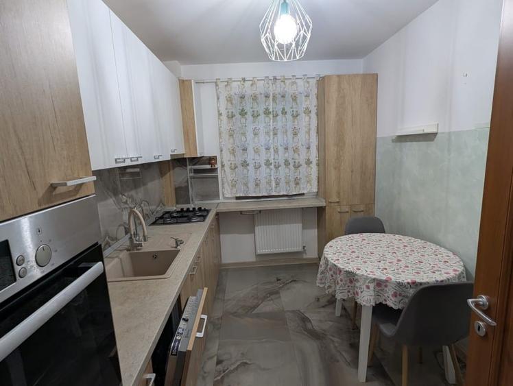 Apartament cu 2 camere decomandat, mobilat în Bucium