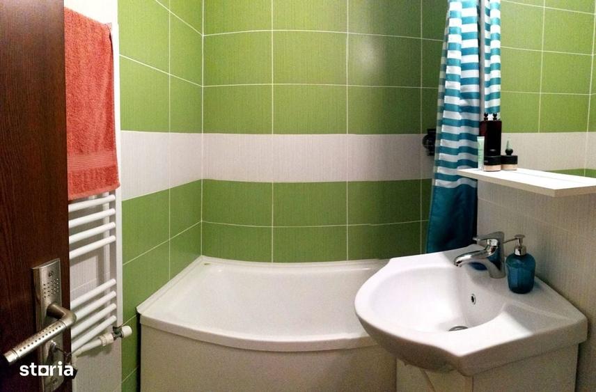 Apartament cu 3 camere decomandat, mobilat în Podu Roș