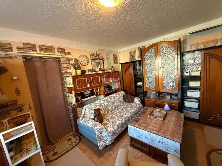 Apartament cu 2 camere decomandat în Hotvon