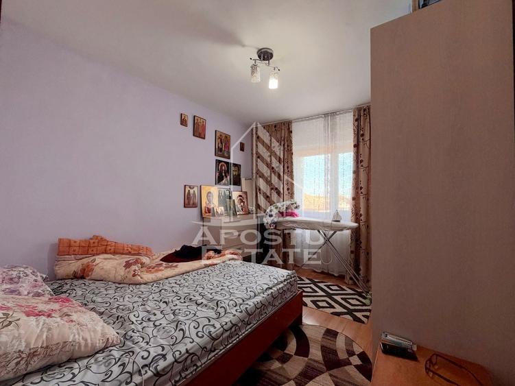 Apartament cu 3 camere decomandat, mobilat în Girocului