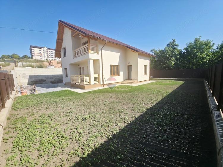 Casă cu 4 camere în Calea Romanului
