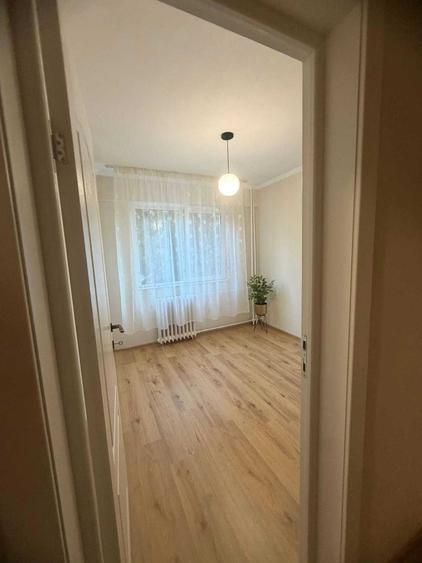 Apartament cu 3 camere semidecomandat în Rogerius