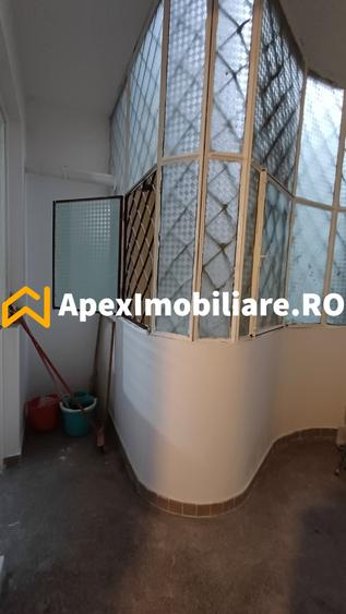 Apartament cu 4 camere circular, mobilat în Gara de Nord