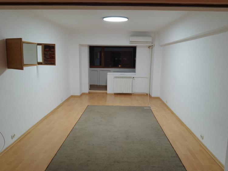 Apartament cu 4 camere decomandat în P-ța Alba Iulia