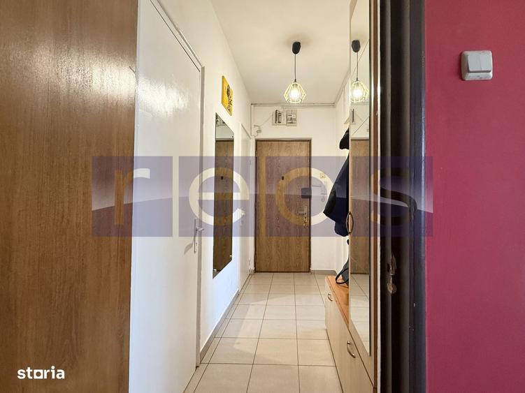 Apartament cu 3 camere semidecomandat, mobilat în Dristor