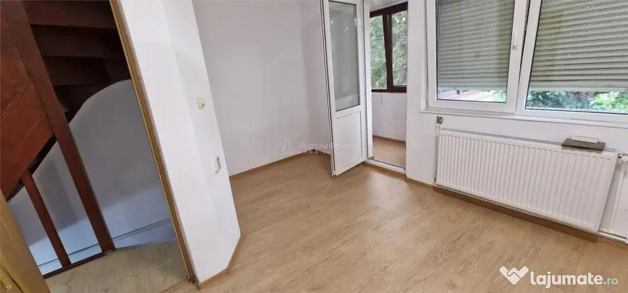 Casă cu 5 camere cu Teren 155 Mp în Muncitoresc