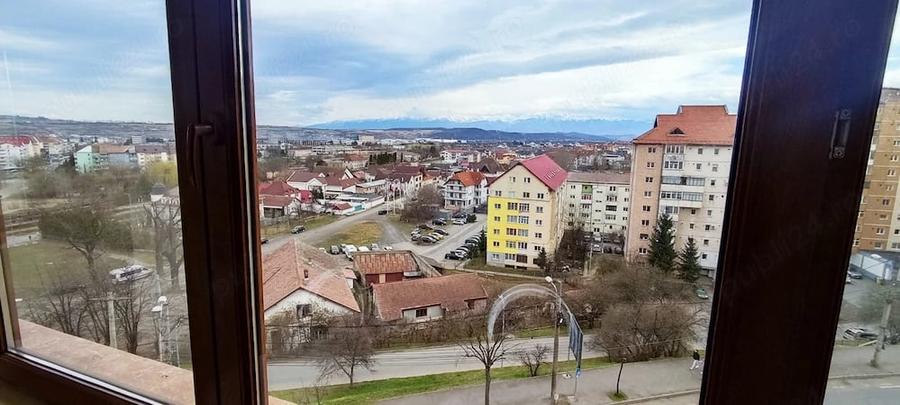 Apartament cu 4 camere decomandat în Central