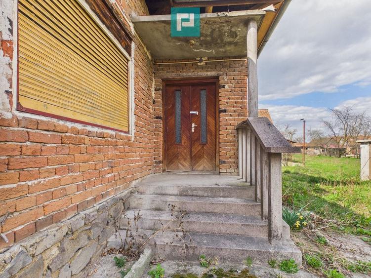 Casă individuală cu 4 camere cu Canalizare în Buteni