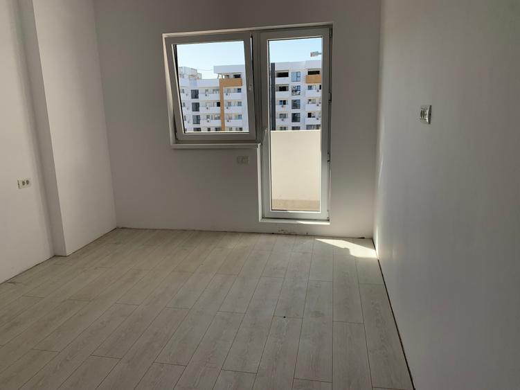 Apartament cu 3 camere decomandat în Berceni
