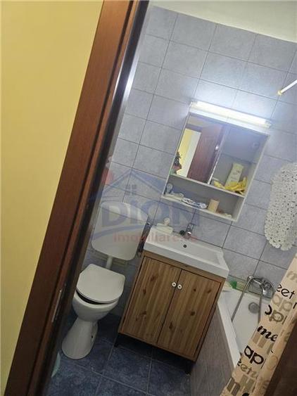 Apartament cu 3 camere decomandat în Drumul Taberei