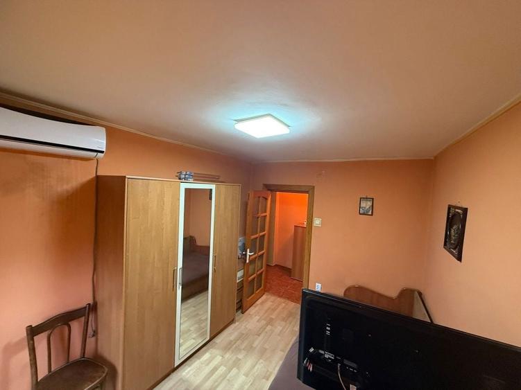 Apartament cu 3 camere semidecomandat în Unirii Sud
