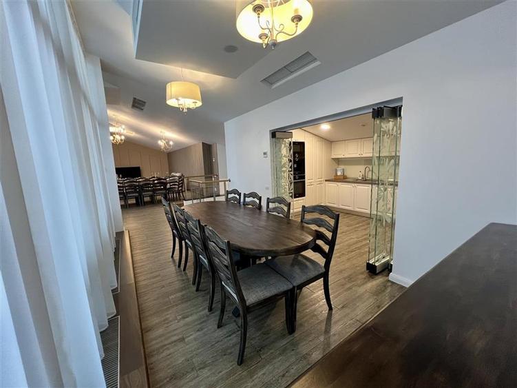 Apartament cu 6 camere decomandat, mobilat în Poiana Brașov