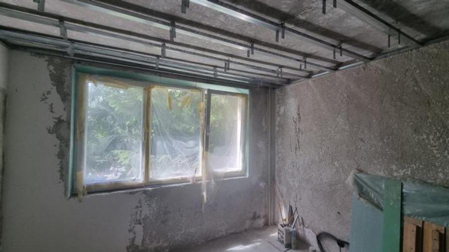 Apartament cu 4 camere decomandat în Berceni