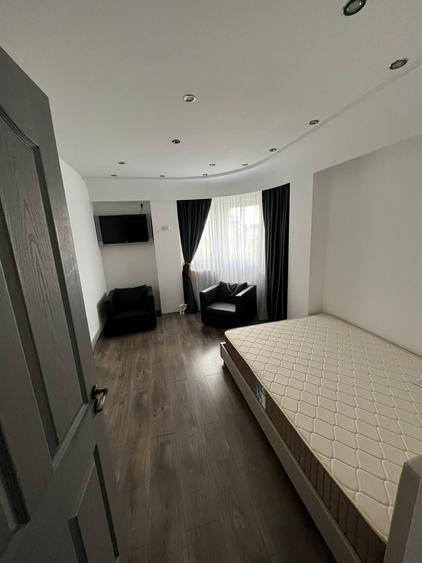 Apartament cu 3 camere decomandat în Aviației