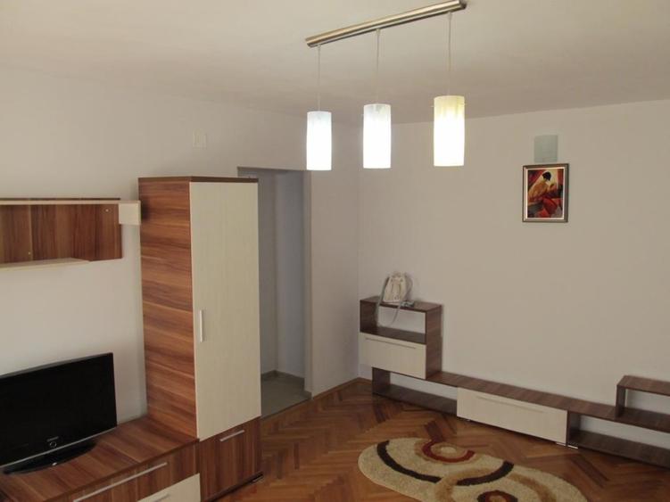 Apartament cu 2 camere decomandat în Bd. Independenței
