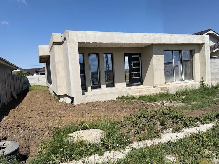 Casă cu 4 camere în Sântandrei
