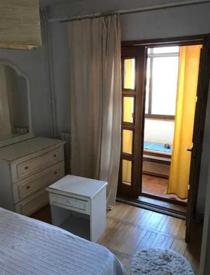 Apartament cu 3 camere decomandat în Aeroport