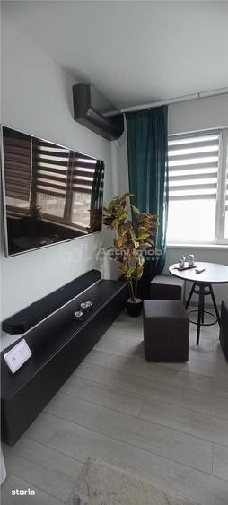 Apartament cu 3 camere semidecomandat, mobilat în 1 Mai