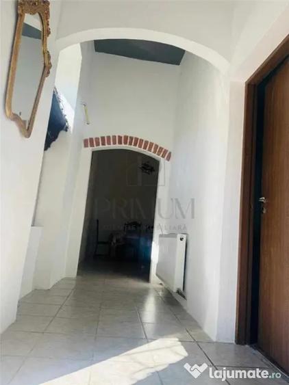Apartament cu 3 camere decomandat, mobilat în Central