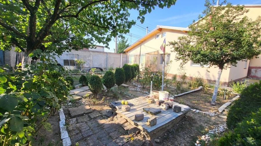 Casă individuală cu 4 camere cu Canalizare în Rahova