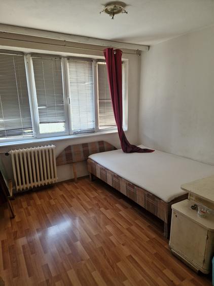Apartament cu 3 camere semidecomandat în Bucur Obor