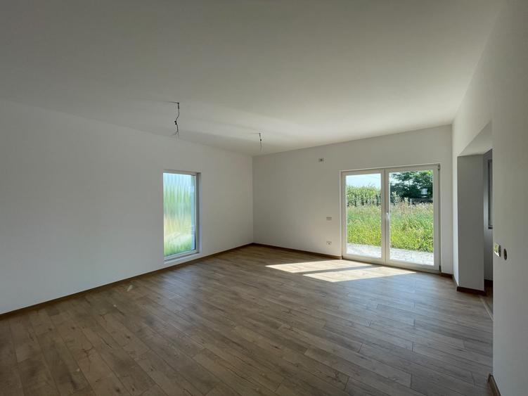 Duplex cu 5 camere cu Canalizare în Ghiroda