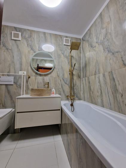 Apartament cu 4 camere decomandat în Decebal