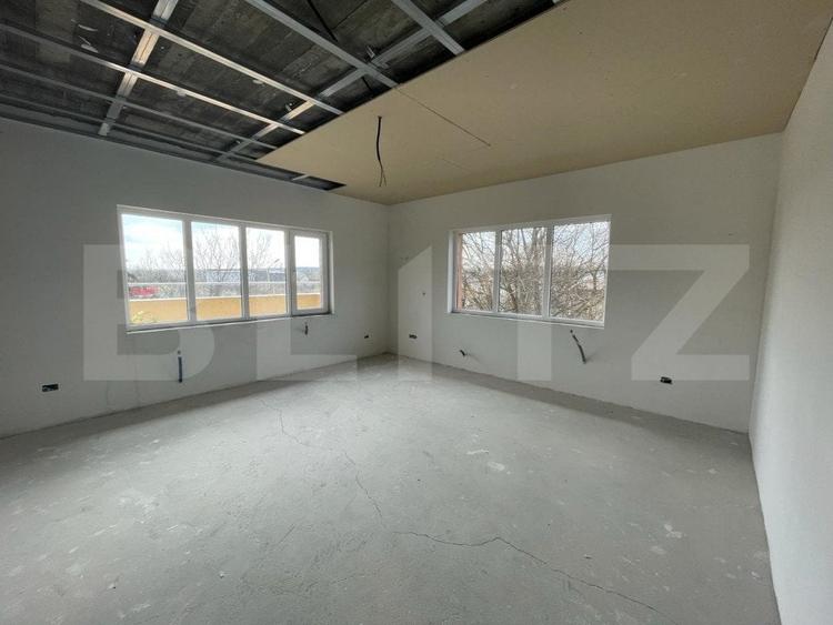 Casă individuală cu 8 camere cu Canalizare în Balta Verde