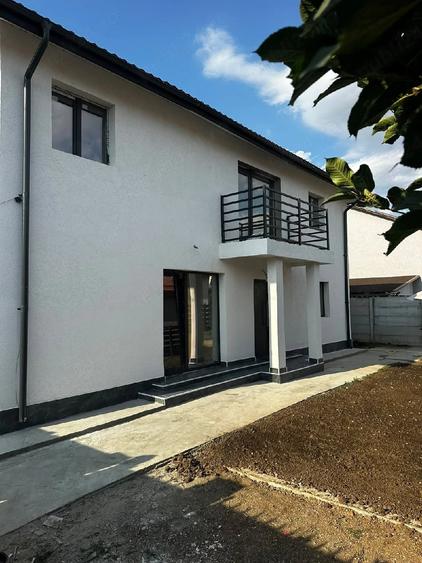 Casă cu Teren 270 Mp în Apărătorii Patriei