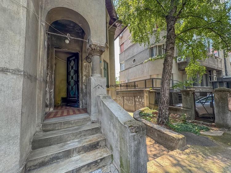 Apartament cu 4 camere decomandat în Cișmigiu