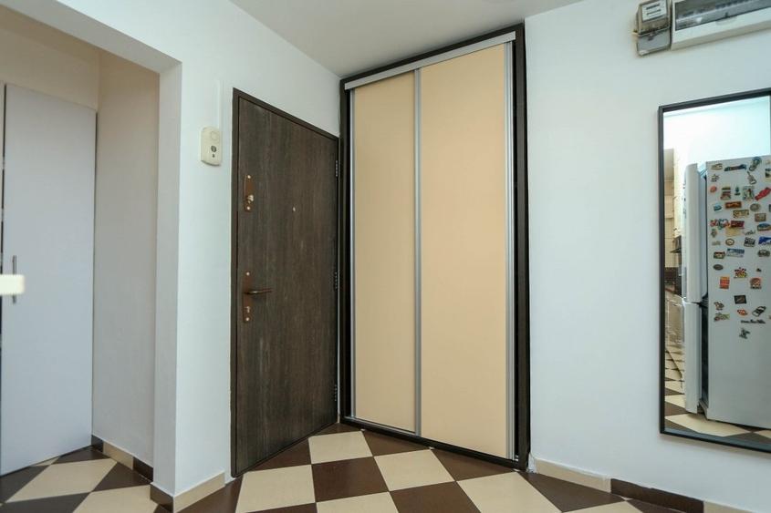 Apartament cu 3 camere semidecomandat, mobilat în Mihai Bravu