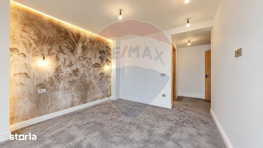 Apartament cu 4 camere decomandat în Tractorul