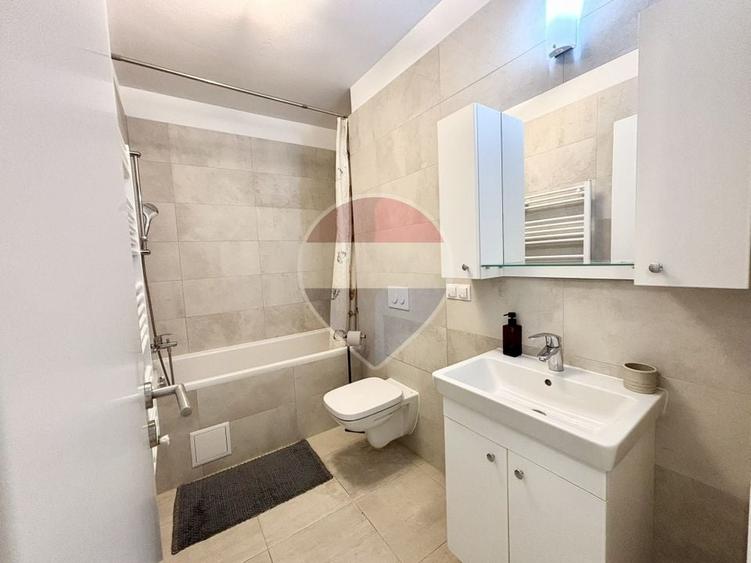 Apartament cu 2 camere decomandat în Tractorul