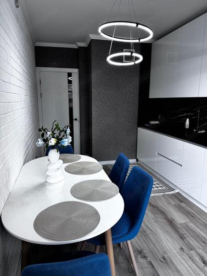 Apartament cu 2 camere decomandat în Florilor