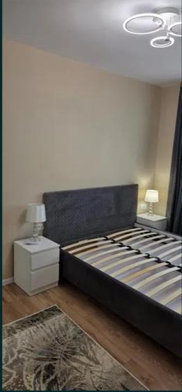 Apartament cu 3 camere semidecomandat, mobilat în Central