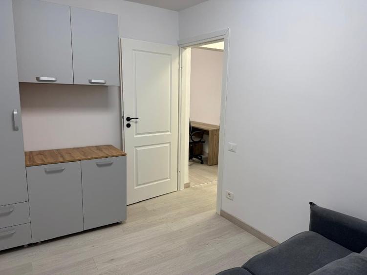 Apartament cu 2 camere semidecomandat, mobilat în Tei