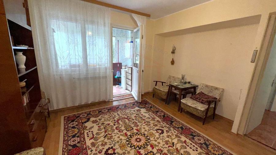 Apartament cu 3 camere decomandat, mobilat în Central