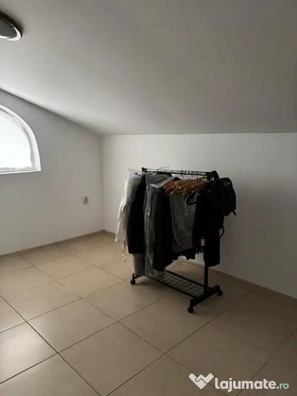 Casă cu 5 camere în Central