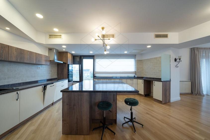 Penthouse cu 5 camere decomandat, mobilat în Herăstrău