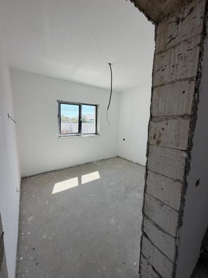 Casă individuală cu 4 camere cu Canalizare în Malu Mare