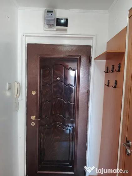 Apartament cu 2 camere decomandat în Arcul de Triumf