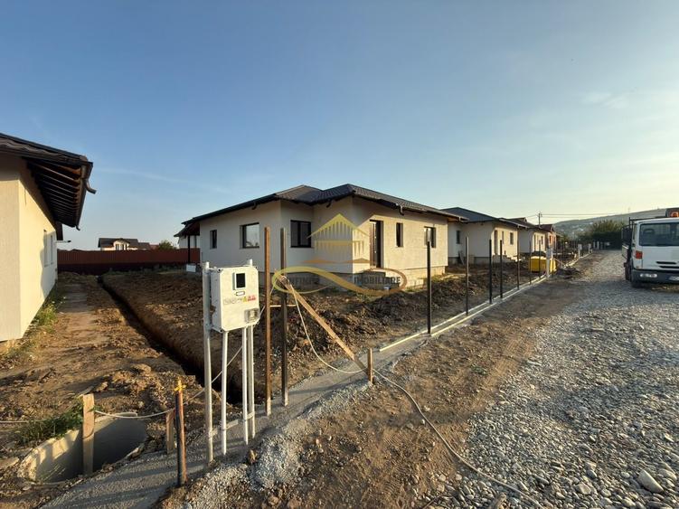 Casă individuală cu 4 camere cu Canalizare în Măgura