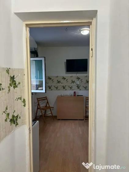 Apartament cu 2 camere decomandat în Triaj