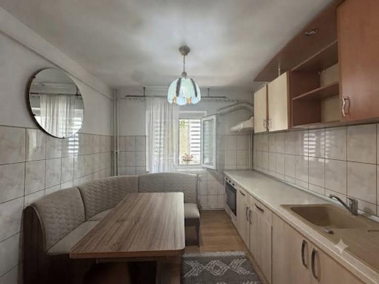 Apartament cu 2 camere decomandat în Nicolina
